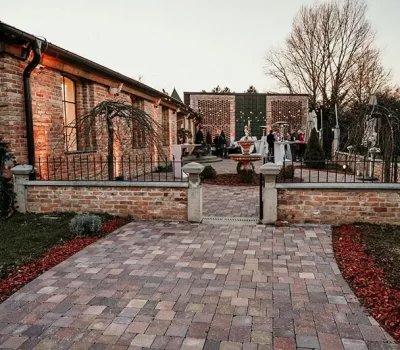 Heart - ulaz u dvorište za doček gostiju